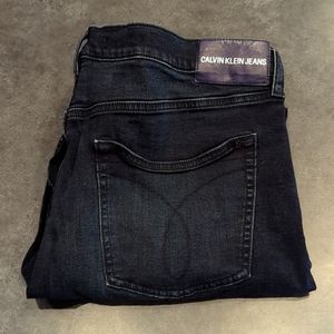 Calvin Klein Standard Straight Jean. 38 x 32. Black.